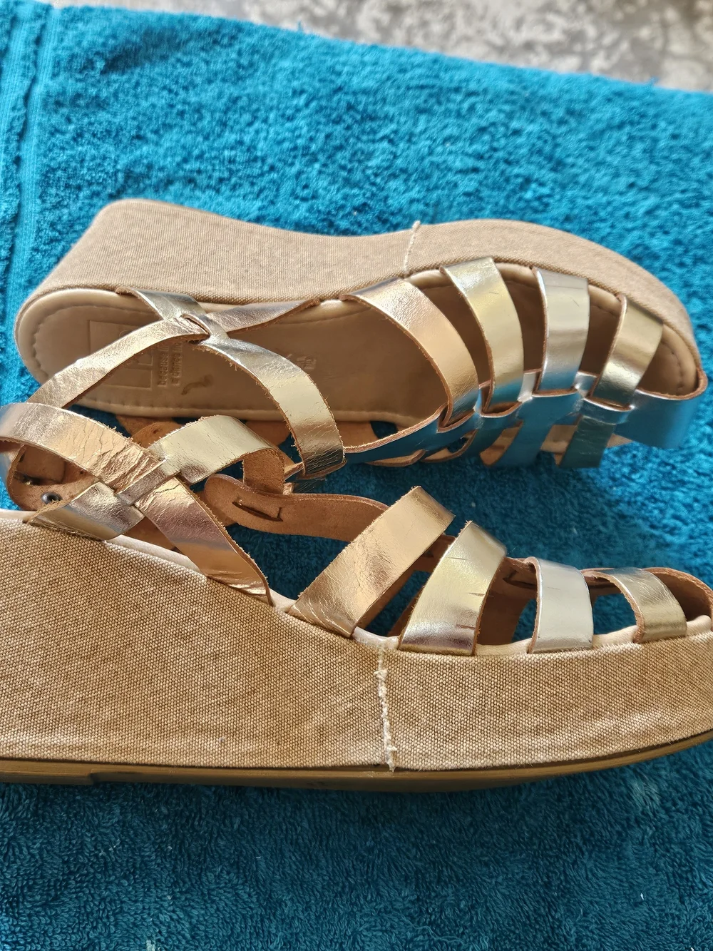 Womens Metallic Strappy Wedge Sandals - Gold